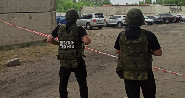 На Луганщине под автомобилем СБУ обнаружили предмет, похожий на взрывчатку