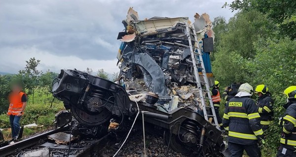 В Чехии столкнулись пассажирские поезда. Двое погибших,  десятки раненых