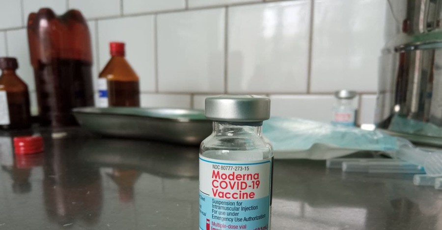 В Moderna заявили, что их вакцина сохраняет эффективность в 93% и через полгода после второй дозы