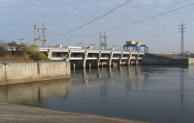 Под Киевом на дамбе ГЭС замечены БТРы 