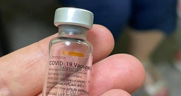Производитель вакцины CoronaVac тоже заговорил о третьей прививке. Кому она необходима
