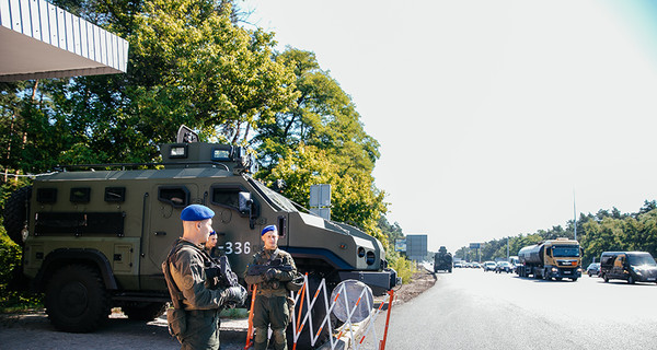 В Киеве проходят масштабные учения - выставлены блокпосты, бронетехника и усиленная охрана