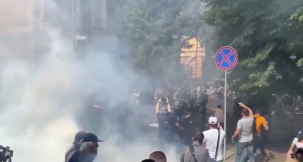 МВД: В столкновениях под Офисом президента пострадали семеро полицейских