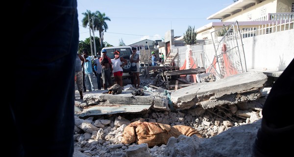 Жертвами мощного землетрясения на Гаити стали 1297 человек