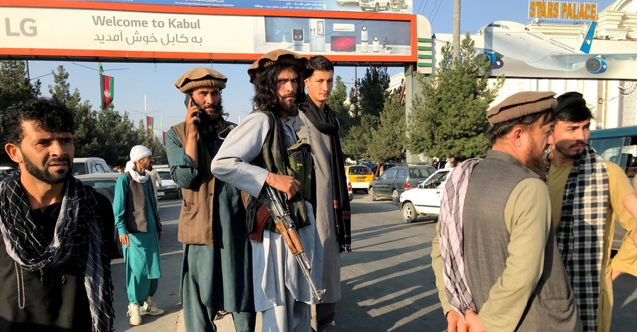 Офицер афганской армии: Власти оставили нас один на один с вооруженными дикарями