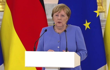 Меркель в Киеве намерена отстаивать минский формат переговоров
