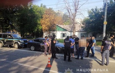 В Запорожье двое мужчин устроили стрельбу возле кафе, ранены пять человек