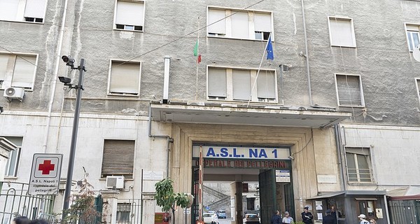 В Италии из окна больницы выпала украинка