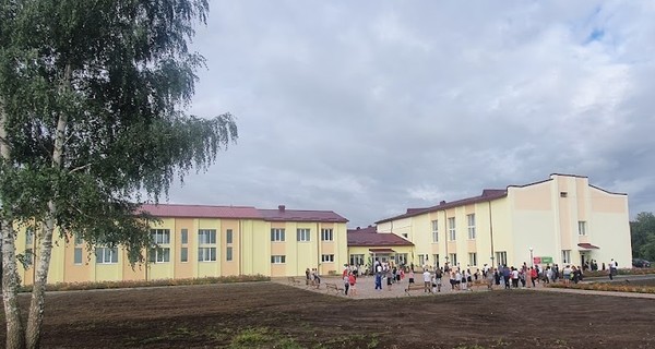 В Хмельницкой области заработала школа, которую строили 32 года
