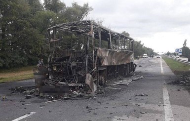 На Житомирщине сгорел автобус, ехавший из Польши: один человек погиб, 11 - ранены
