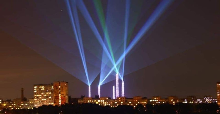 Факт. У Дніпрі День міста завершили видовищним світло-лазерним шоу 