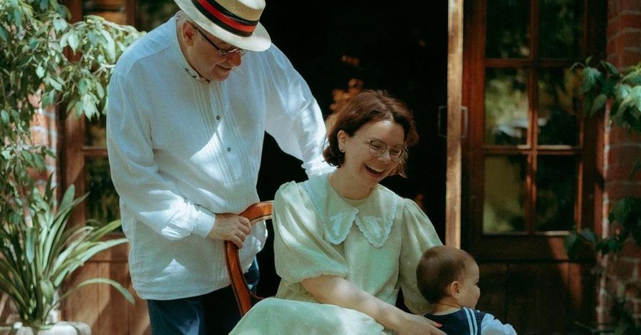 Петросян впервые показал совместное фото с Татьяной Брухуновой и сыном
