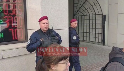 На Доме профсоюзов повесили плакат с Мураевым