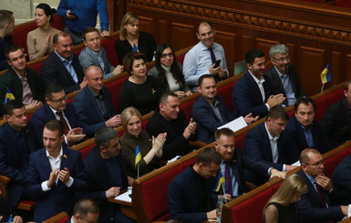 Планы Верховной Рады: Представление госбюджета и засекреченная отставка спикера Разумкова