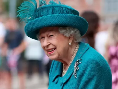 Премьер-министр Британии утверждает, что королева Елизавета II в 