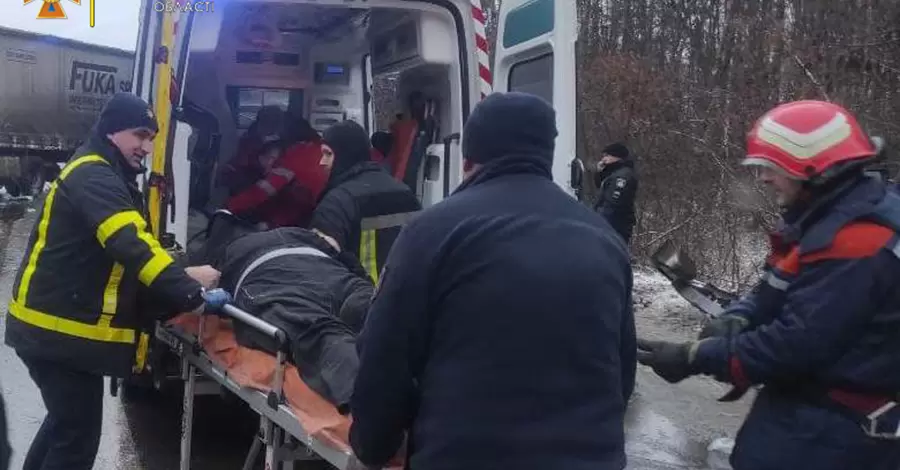Смертельная авария под Черниговом могла произойти из-за скользкой дороги или нарушения ПДД