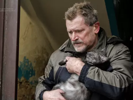 Звездой соцсетей стал житель Львова, который спас кота из полыхающего дома