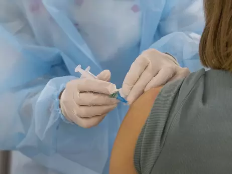 В Украине получили прививки от коронавируса почти 15 миллионов человек