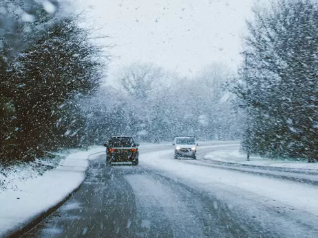 В Україні у неділю може піти сильний сніг, у Києві вранці заборонять в'їзд вантажівок