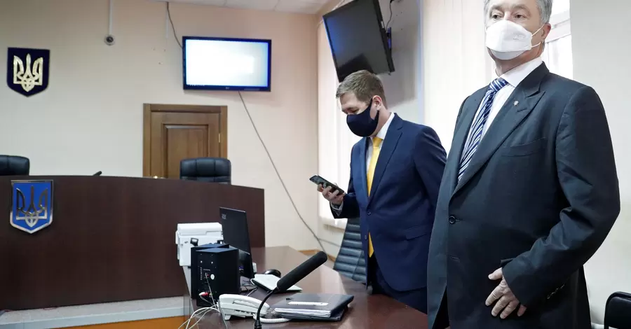 Дело Порошенко: Печерский райсуд объявил перерыв, чтобы адвокат мог ознакомиться с ходом дела 
