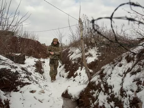 Украинцев на Донбассе обстреляли десять раз за сутки, есть раненый: подробности