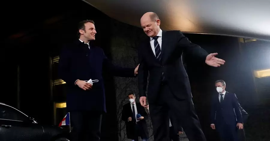Президент Франции Макрон и канцлер Германии Шольц призвали Россию к деэскалации