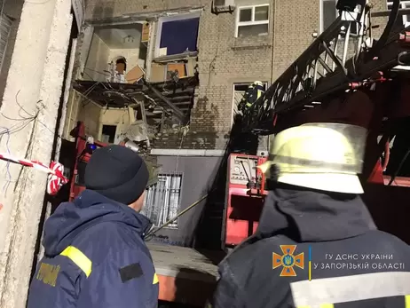 В результате взрыва в квартире в Запорожье погибла женщина. Еще у двух – сильные травмы