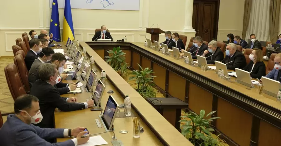Кабмин выделил на экстренном заседании 16,6 миллиардов на гарантию полетов над Украиной