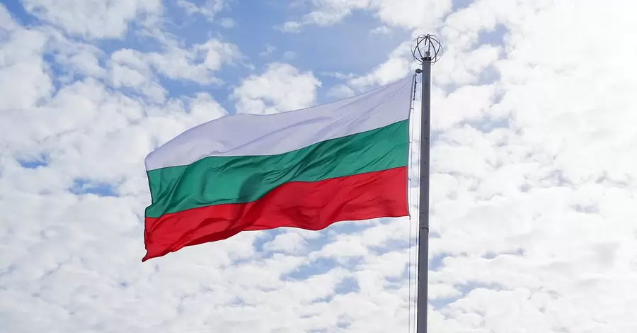  Болгария в преддверии туристического сезона смягчает ограничения