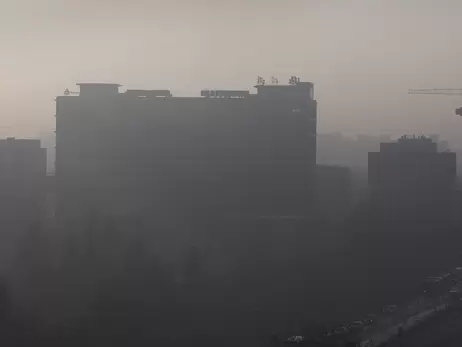 Едкий дым окутам Киев: спасатели призвали граждан не паниковать