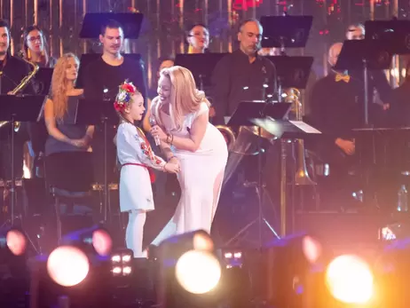 Jerry Heil на концерте в Польше спела молодежный гимн, а Тина Кароль - в дуэте с 7-летней беженкой из Киева