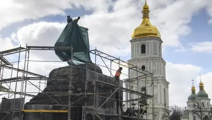 В Киеве защищают памятники культурного наследия от обстрелов