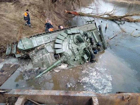 На Сумщине в реке затонул российский танк вместе с экипажем