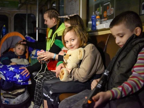 Массовое возвращение беженцев в Украину усугубляет гуманитарные проблемы в стране