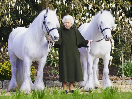 Королеве Елизавете II исполнилось 96 лет. В честь праздника обнародовано ее новое фото