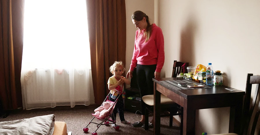 Украинцы в Польше: к высшим категориям работ беженцев не допускают