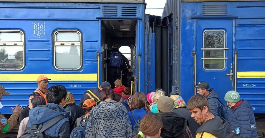 Из-за ракетного обстрела Львовской области задержались 13 поездов