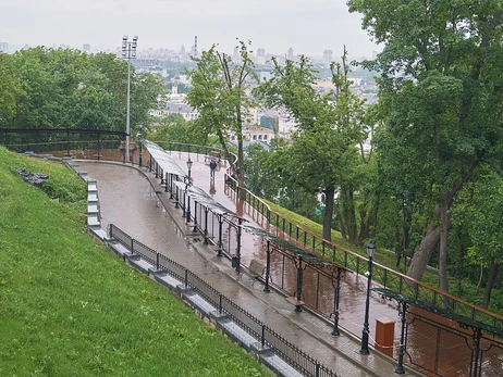 Весна в Киеве была одной из самых сухих и установила два температурных рекорда  