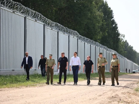 Польша завершила строительство 5-метровой стены на границе с Беларусью