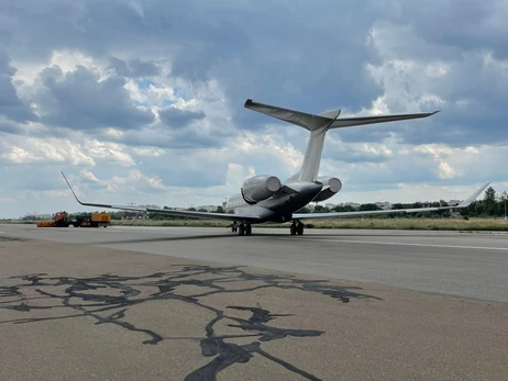 Вертолет и самолет, принадлежащий семье Медведчука, передали военным ВСУ