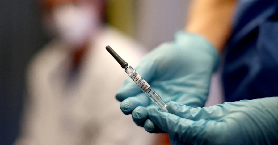 В Минздраве призвали украинцев не медлить с бустерной прививкой 