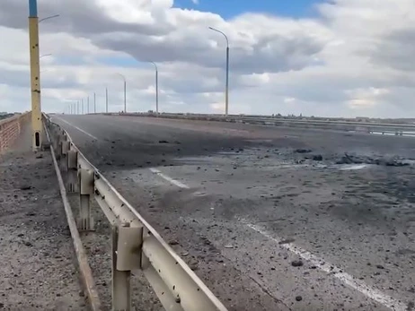 Британская разведка: Россия начала строить плавучий мост возле Херсона