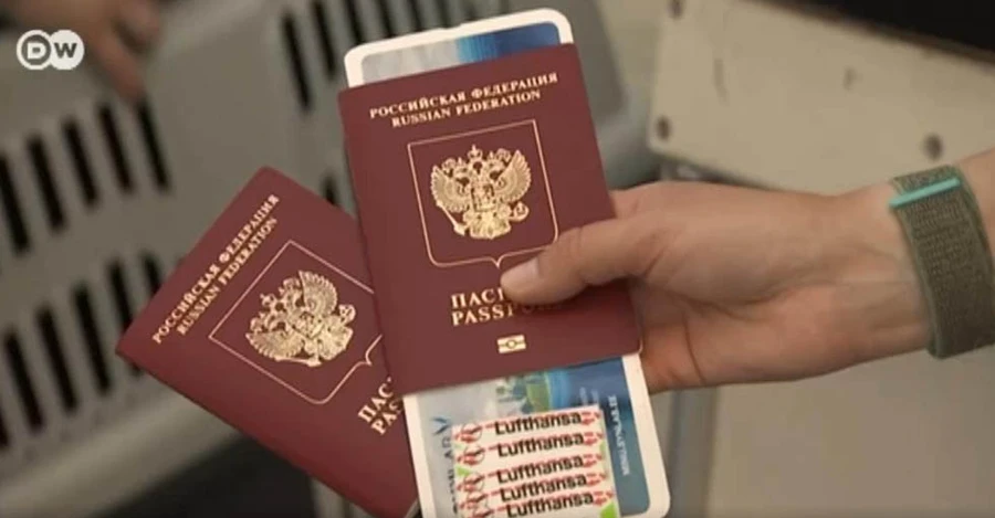 Шмыгаль о запрете выдачи виз для россиян: Нужен холодный душ обществу