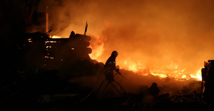 Войска РФ всю ночь вели огонь по Никополю, а по Харькову - нанесли ракетный удар