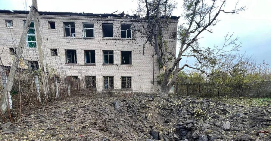 Россияне ударили ракетами по школе в Запорожской области