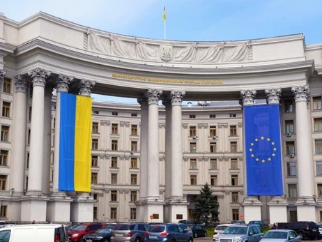 МИД: От гражданства Украины хотят отказаться 3 тысячи человек, проживающих за границей
