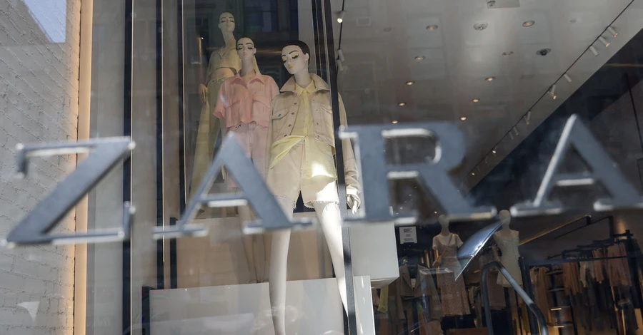 Подоляк осудил Zara за намерение открыться в России под новым брендом