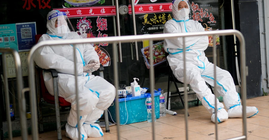 Новая вспышка COVID-19: Китай третий день подряд бьет антирекорды по заболеваемости 
