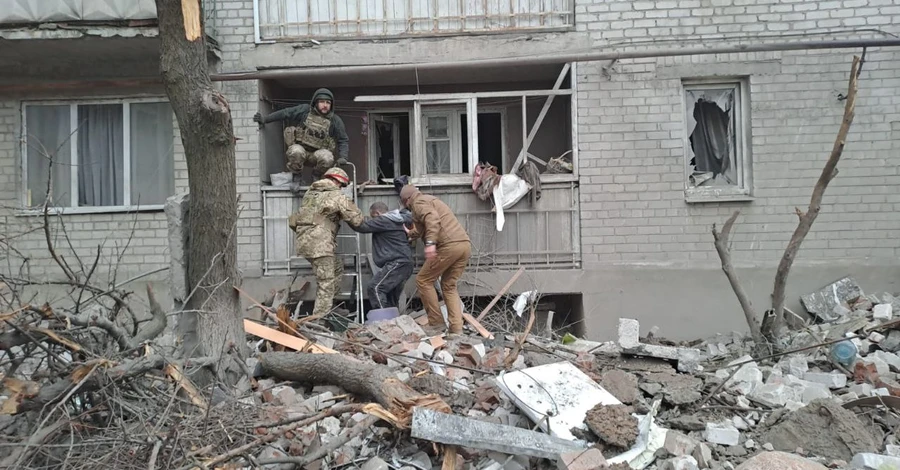 Российская армия нанесла авиаудар по Часовому Яру, есть раненые