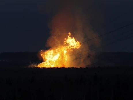 В РФ прогремели взрывы на аэродромах: упал беспилотник и загорелся бензовоз 